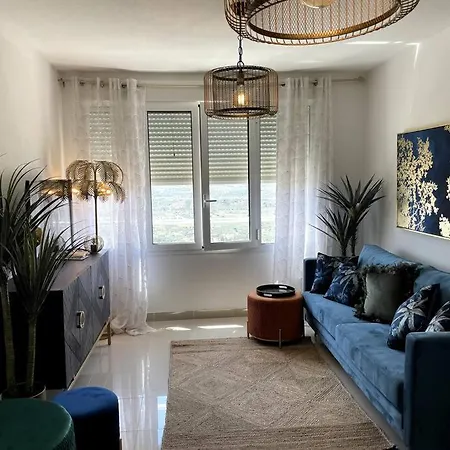 Couples Only, Beautiful 1 Bedroom In Victoria Building *